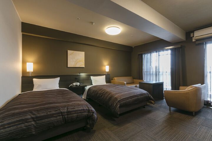 Room 8 of 37