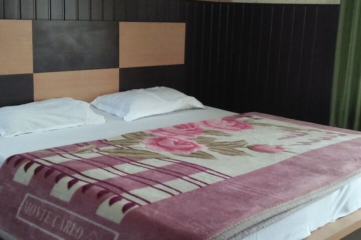 Room 6 of 17