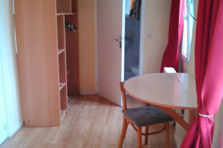 Room 7 of 16