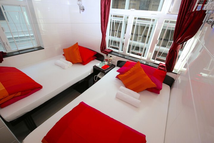 Room 52 of 100
