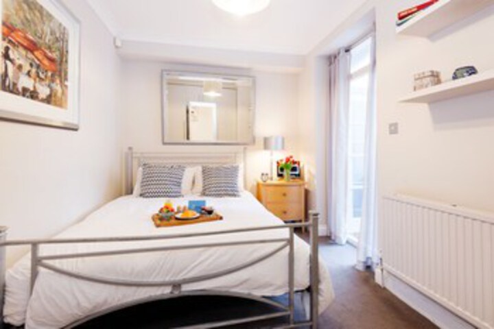 Room 9 of 22