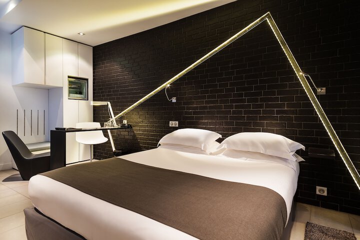 Room 14 of 32