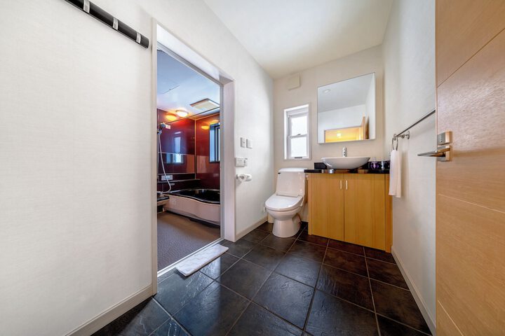 Room 5 of 48