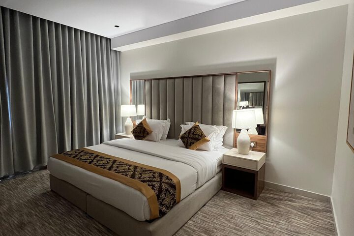 Room 9 of 32