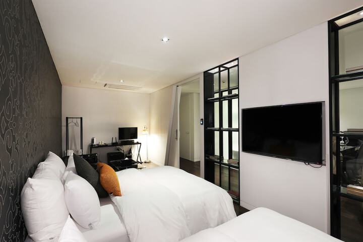Room 11 of 51