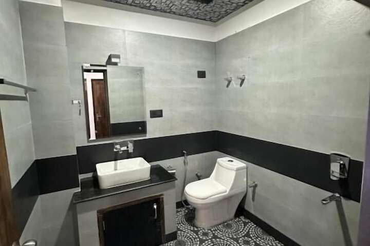 Room 16 of 16