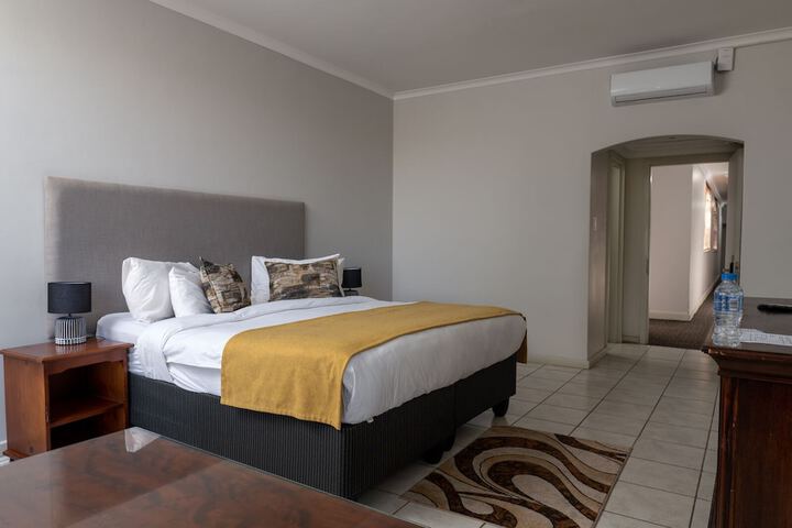 Room 12 of 65