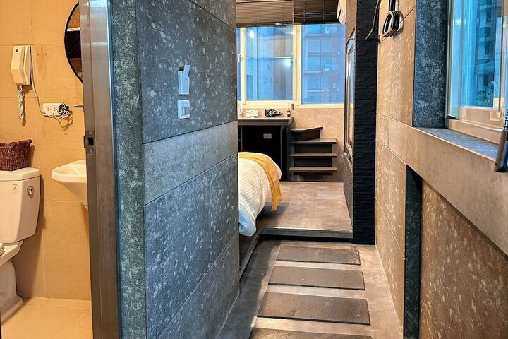 Room 15 of 68