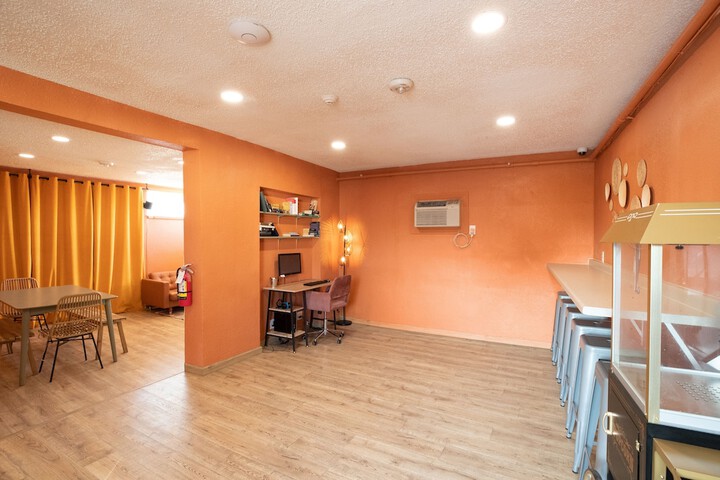 Room 8 of 32