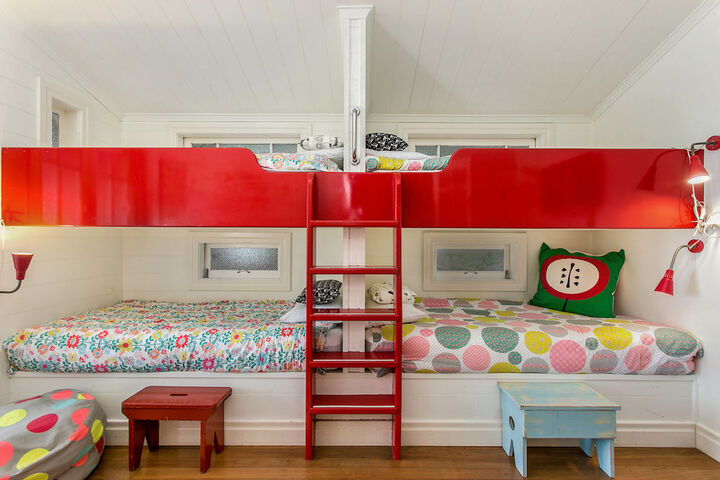 Room 5 of 32
