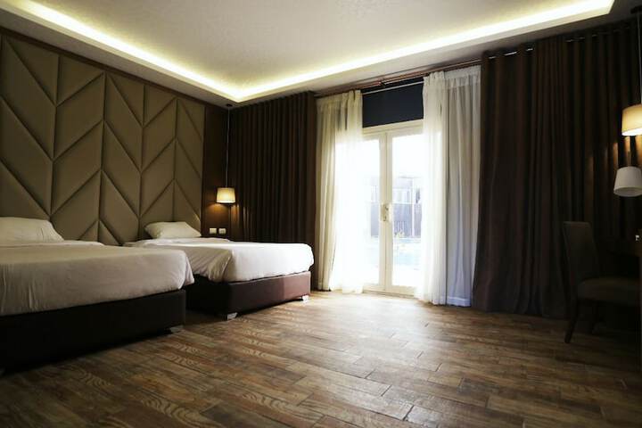 Room 6 of 43