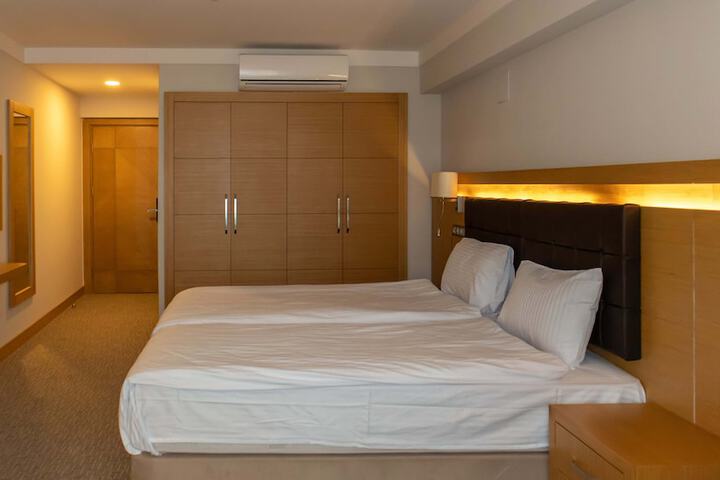 Room 13 of 26