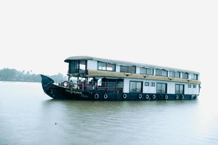 JCT Houseboats