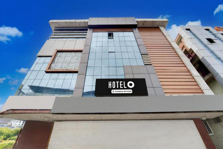 Super Hotel O Pathanamthitta Near Mahatma Gandhi Statue