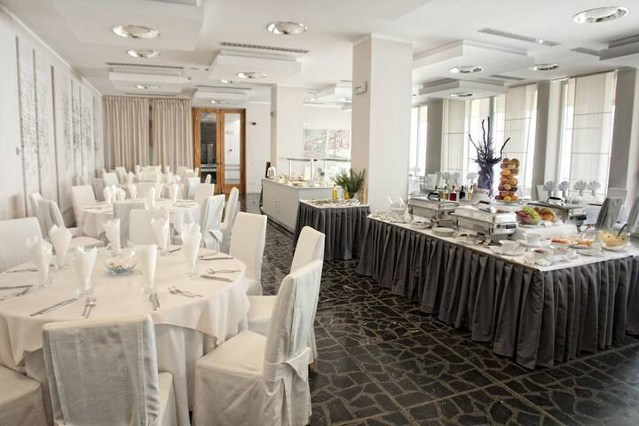 Dining Photos