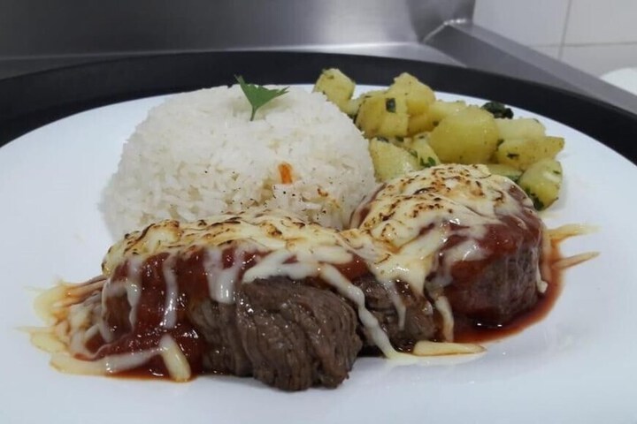 Dining 19 of 25