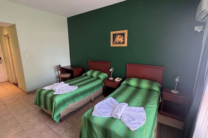 Room 34 of 138