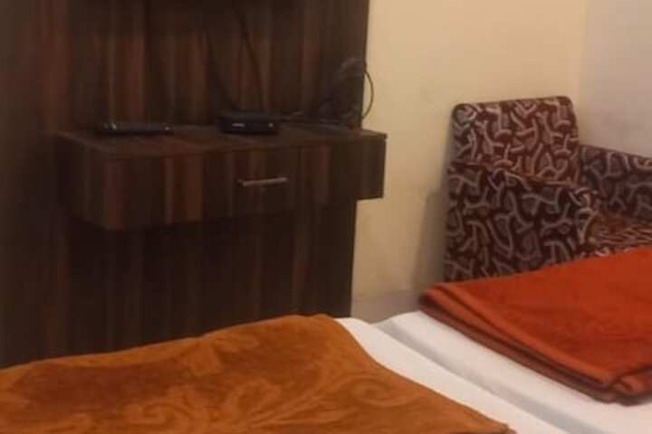 Room 10 of 33