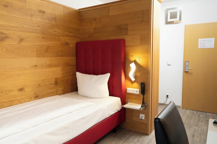 Room 13 of 20