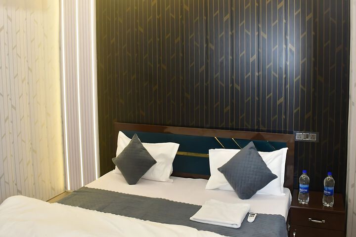 Room 21 of 37