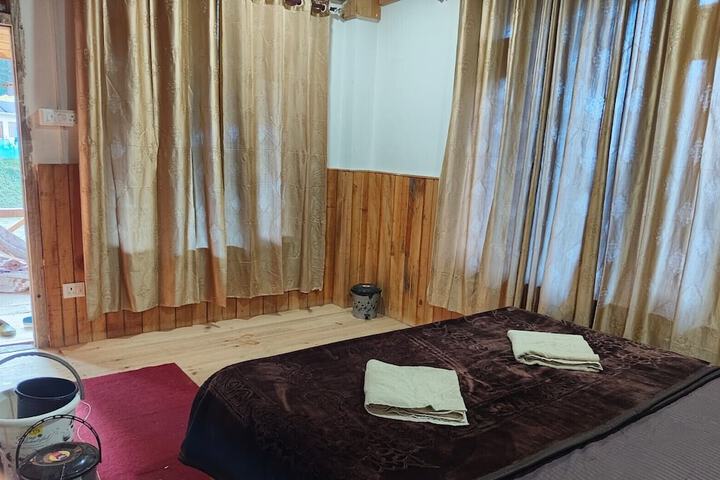 Room 5 of 37