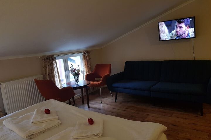 Room 11 of 27