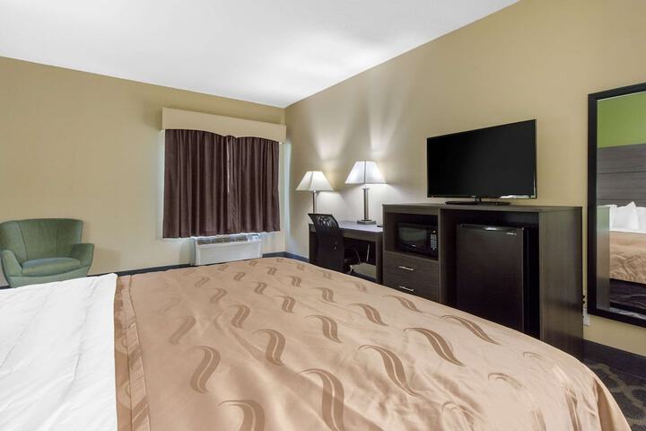 1 King Bed (3 of 9)