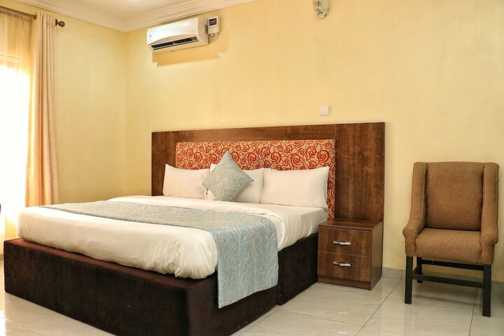 Room 7 of 40