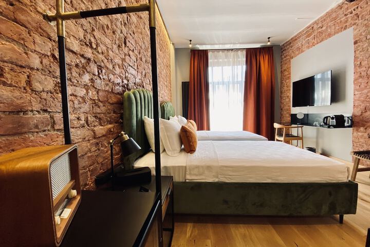 Room 13 of 61