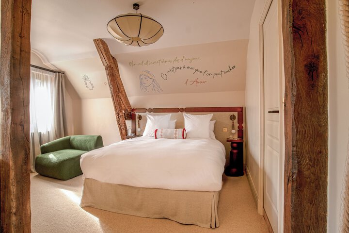 Room 10 of 42