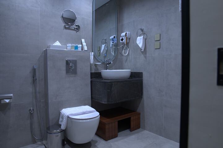Room 34 of 47