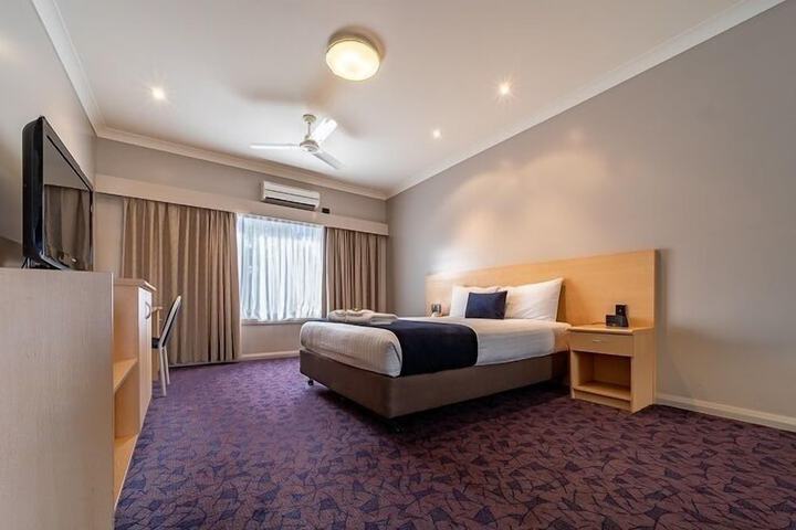 Room 6 of 37
