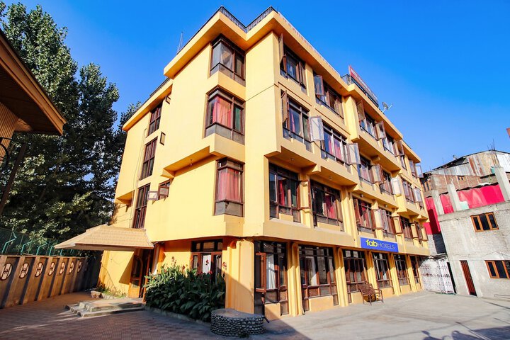 Fabhotel Kashmir Hilltown