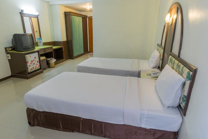 Room 8 of 37