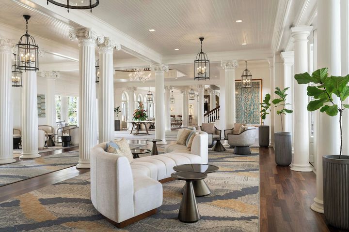 Lobby lounge