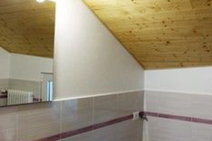 Room 4 of 42