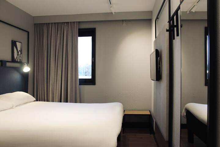 Room 7 of 62