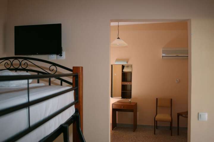 Room 28 of 35