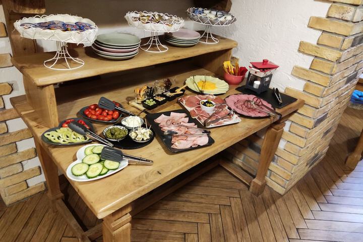 Dining 78 of 102