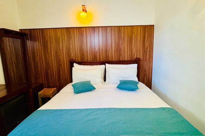 Room 10 of 34