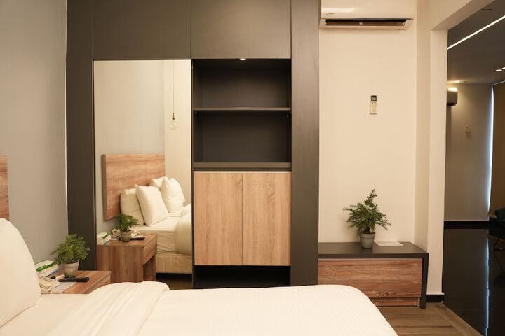Room 9 of 25