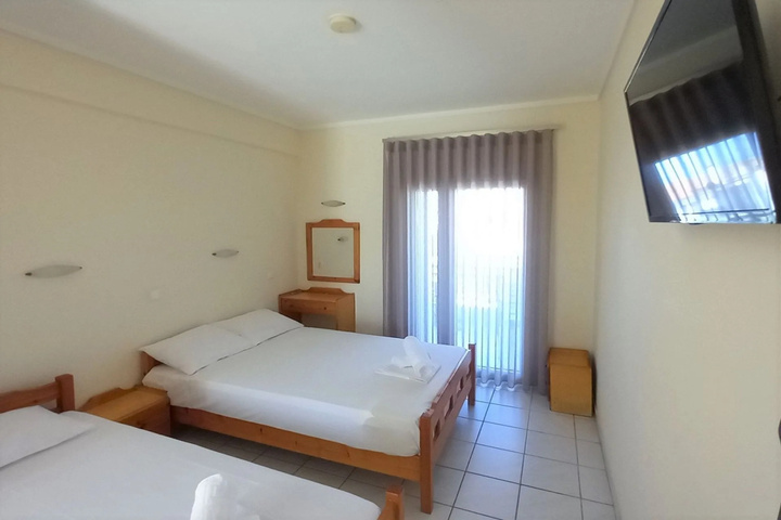 Room 6 of 14