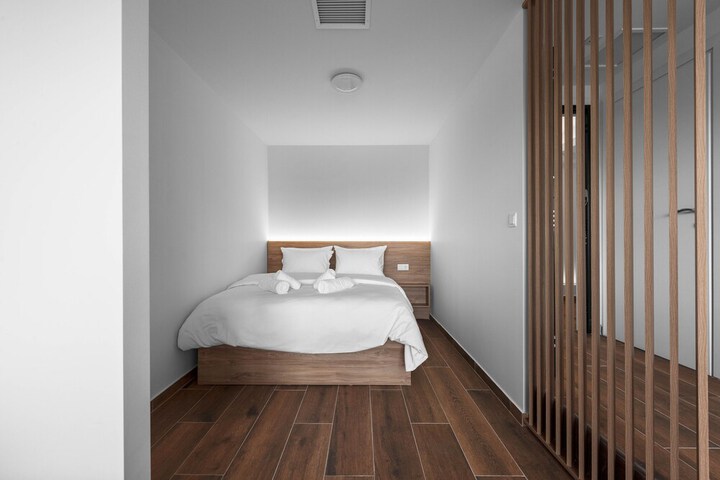 Room 3 of 81
