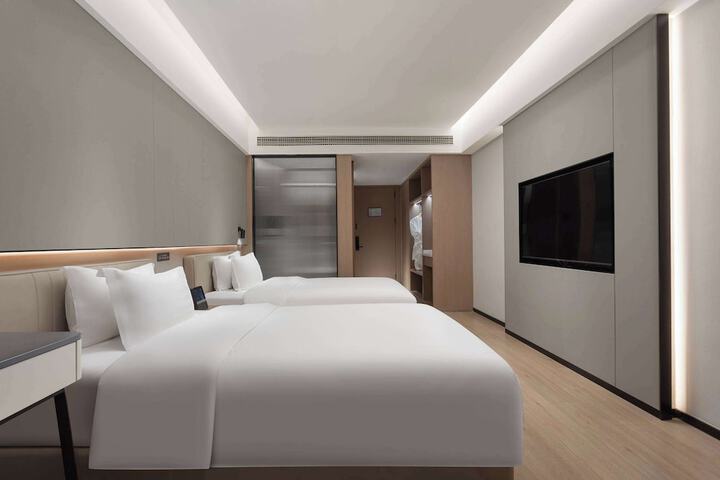 Room 8 of 18
