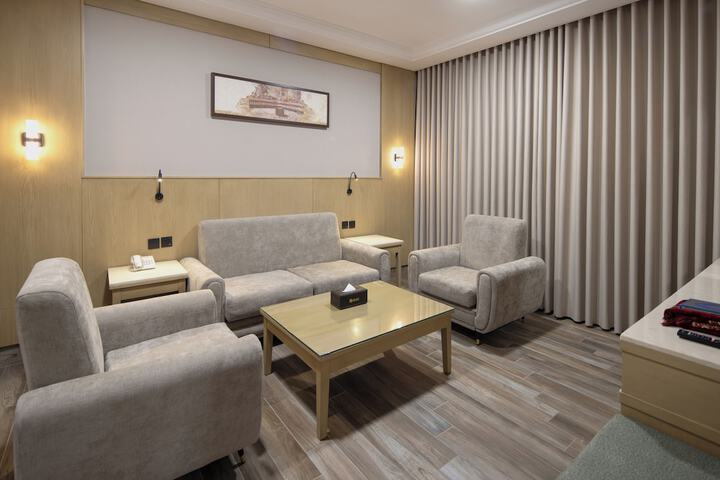 Room 85 of 181