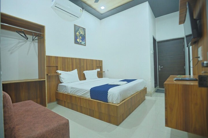 Room 12 of 27