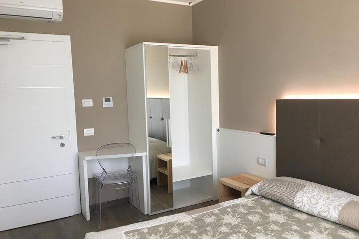 HOTEL ROLLY