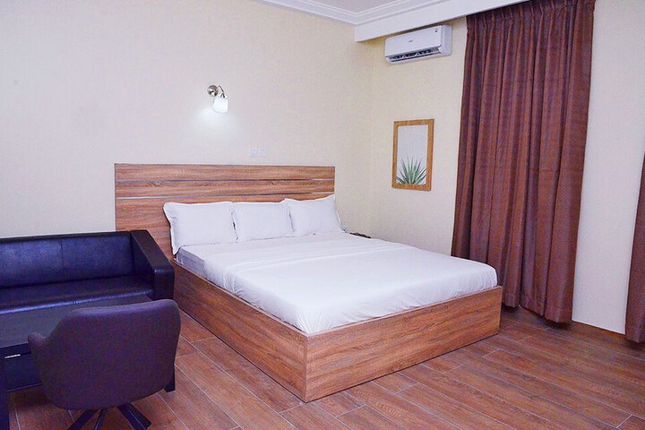 Room 6 of 44