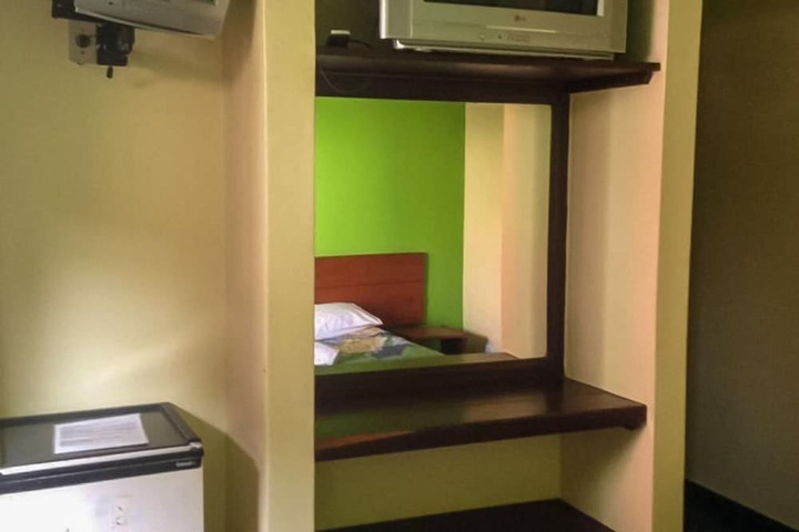 Room 11 of 27