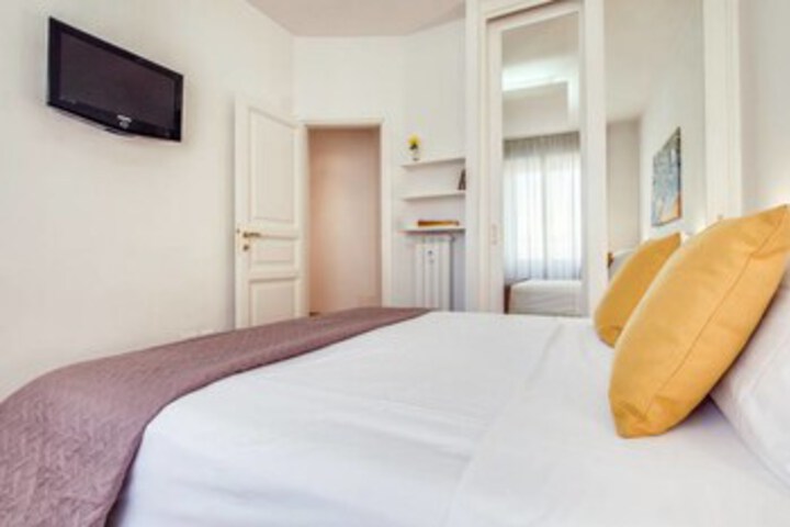 Room 10 of 22